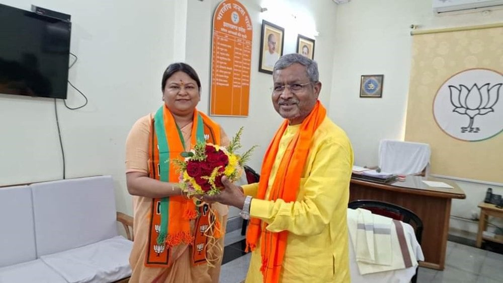 <p>Former Jharkhand Chief Minister and BJP President Babulal Marandi welcomes Jharkhand Mukti Morcha (JMM) Legislator and Daughter in Law of JMM Chief Shibu Soren, Sita Soren at BJP…