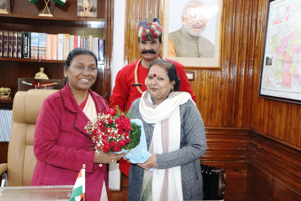 <p>Chandramukhi Devi, a member of the National Commission for Women, met the Hon'ble Governor Draupadi Murmu in Raj Bhawan on 04-01-2019.</p>
