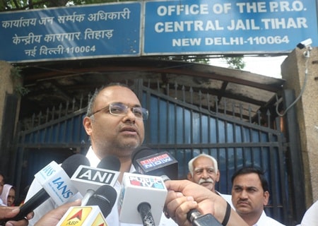 <p>New Delhi: Karti Chidambaram, son of Former Finance Minister P. Chidambaram talks to the media after meeting his father in Tihar Jail, in New Delhi on Sep 26, 2019.</p>
