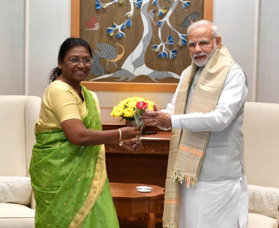 <p>Honorable Governor Draupadi Murmu today met Hon'ble Prime Minister Narendra Modi at 7 Lok Kalyan Marg, New Delhi. It was a courtesy call. Various topics related to the development…