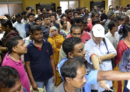 <p>Kolkata: People gather to rectify and update their documents amidst fear and panic over the NRC, at the Kolkata Municipal Corporation (KMC) headquarters on Sep 24, 2019.</p>
