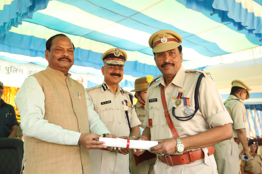 <p>Mr Shailendra Kumar Sinha, the Special Superintendent of Police, appointed in the post of security for the Chief Minister, was awarded the President's commendable service medal.…