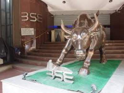 Equity indices fall, Sensex down 500 points