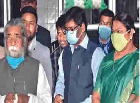 JMM supremo Shibu Soren goes to Chennai with CM for regular check up