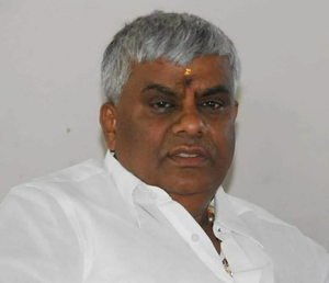 k-taka-sex-scandal-sit-takes-h-d-revanna-into-custody-from-ex-pm-deve-gowda-s-residence