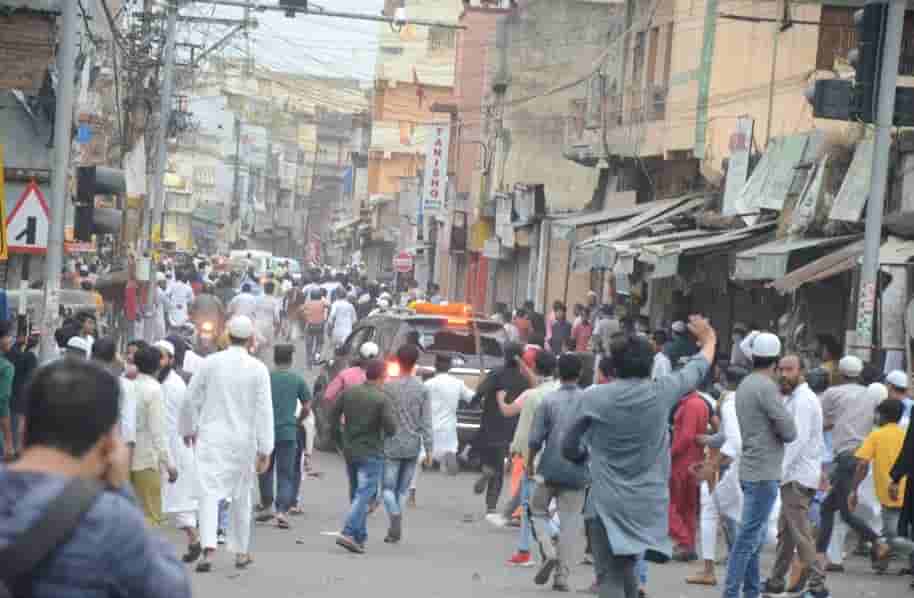 Narrow escape for Bihar minister in Ranchi as protestors pelt stones