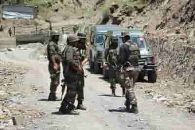 Pak intruder shot dead at IB in Jammu