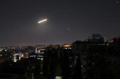 Israel strikes Damascus airport, 2 soldiers dead