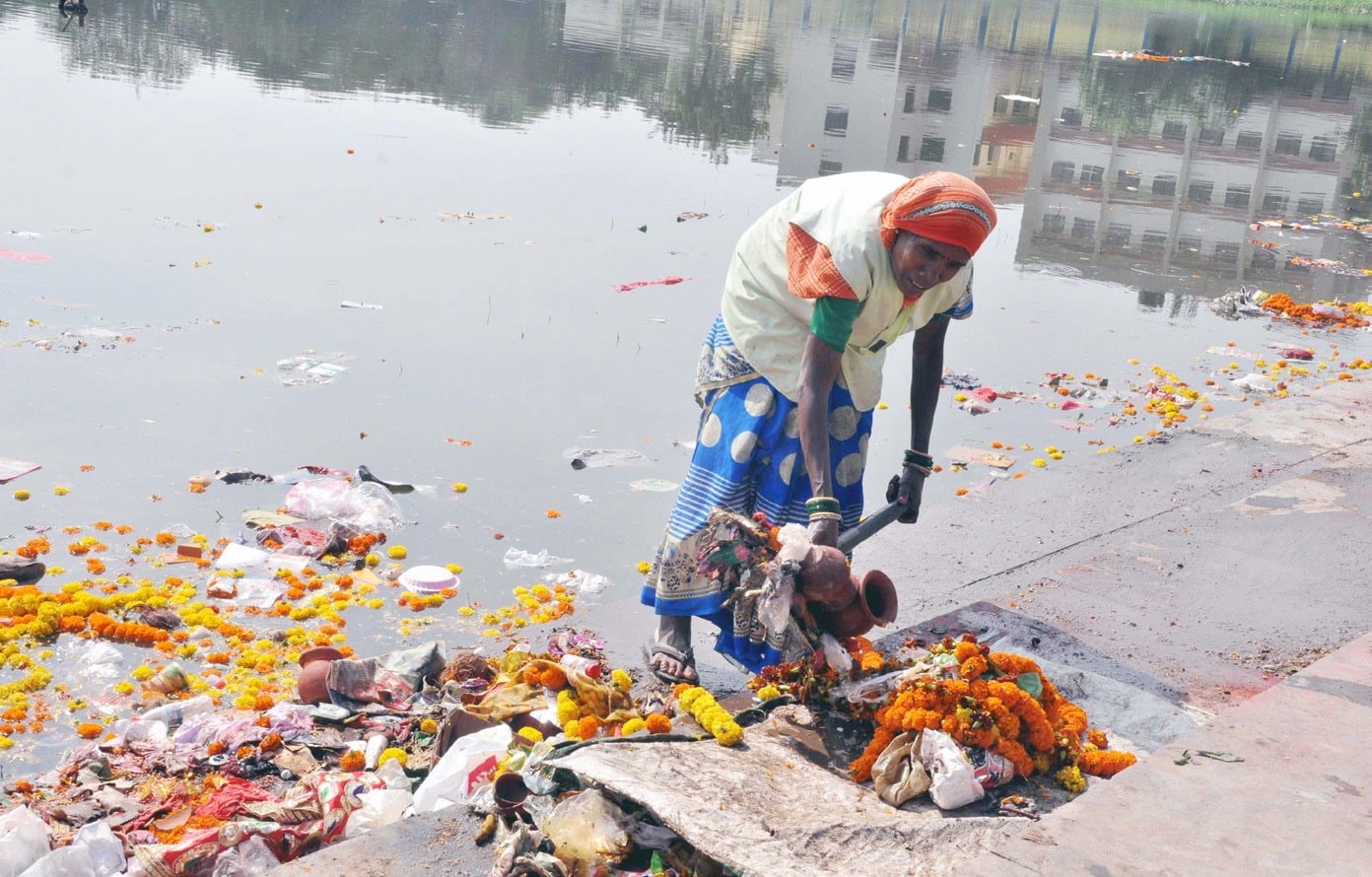 Ranchi MP reviews pond cleaning as part of Chhath preparations