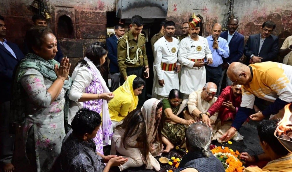 Jharkhand Governor offers obeisance art Baba Baidynath Temple in Deoghar