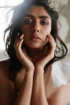 Mrunal Thakur shoots for Telugu debut 'Lieutenant Ram' starring Dulquer Salmaan