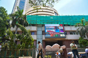 sensex-gains-350-points-nifty-above-24850-as-it-stocks-lead