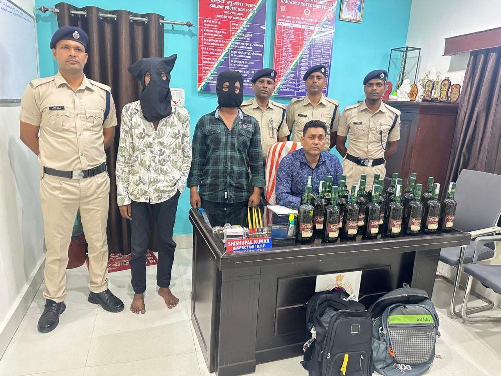 rpf-arrests-two-liquor-smugglers-at-ranchi-station-amid-bihar-poll-vigil