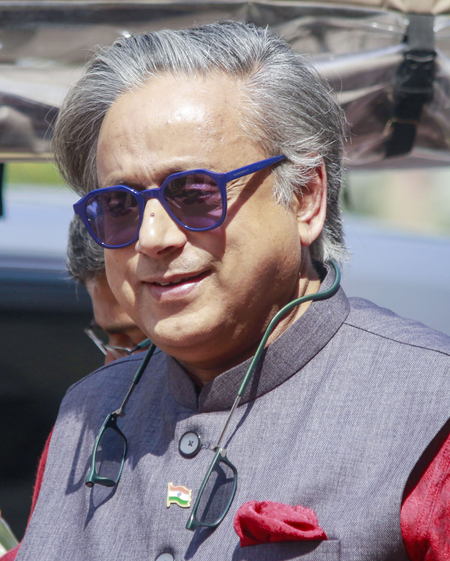 shashi-tharoors-critique-of-dynastic-politics-sparks-unease-within-congress