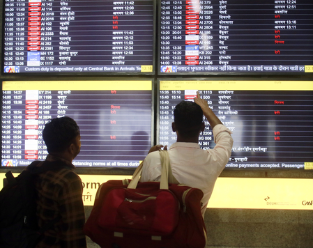 over-100-flights-delayed-at-delhi-airport-after-major-atc-system-glitch