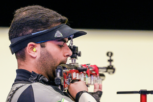 issf-world-championship-arjun-babuta-finishes-seventh-in-10m-air-rifle-final-ravindra-elavenil-shine-on-opening-day