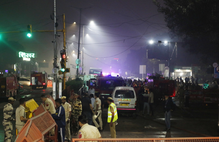 delhi-8-killed-dozen-injured-in-car-explosion-near-red-fort-high-alert-in-maha-up