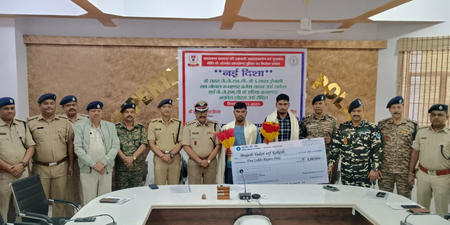 rs-5-lakh-bounty-naxal-commander-among-two-jjmp-rebels-who-surrender-in-latehar