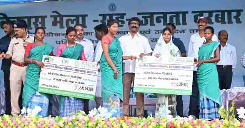 CM Hemant Soren gifted 114 schemes costing Rs 15947.12 lakh to Godda district