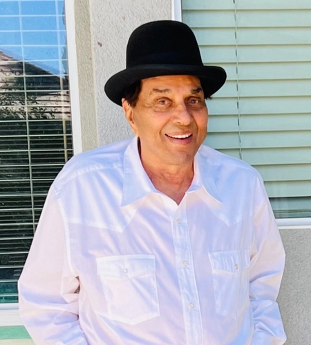 he-man-of-bollywood-dharmendra-passes-away-at-89