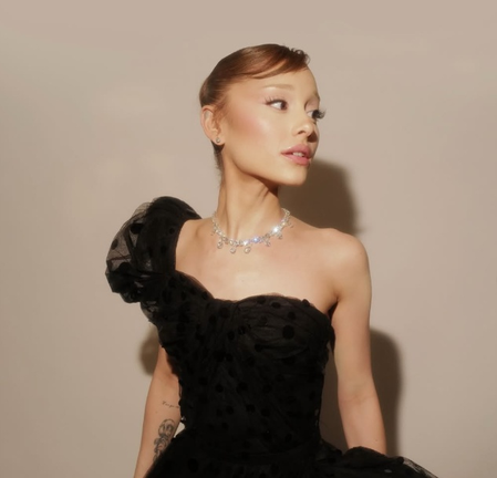 ariana-grande-delivers-festive-rendition-of-mariah-careys-christmas-classic-on-saturday-night-live