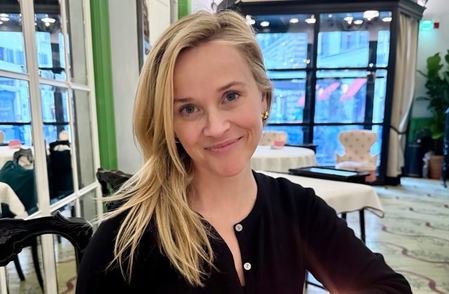 reese-witherspoon-gets-into-the-holiday-spirit-with-her-children