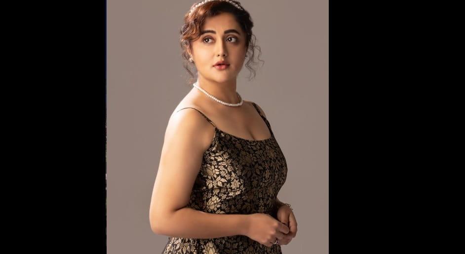 rashami-desai-deletes-instagram-post-on-amit-shah-and-mamata-banerjee-says-she-had-no-intention-to-offend