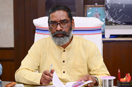 legal-blow-to-hemant-soren-as-high-court-refuses-to-quash-ed-case