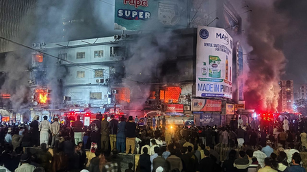 pakistan-shopping-mall-blaze-death-toll-rises-to-14-over-70-still-missing-in-karachi