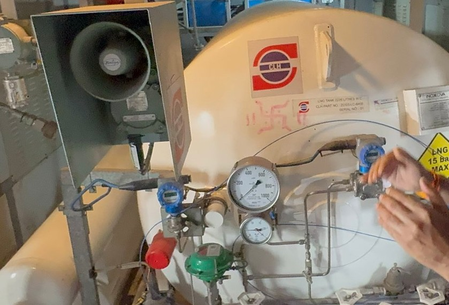 india-launches-first-lng-powered-passenger-train-in-ahmedabad