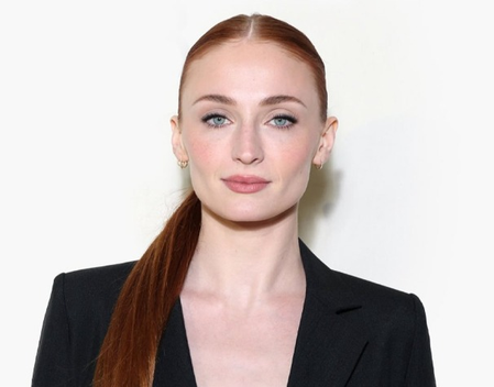 sophie-turner-injured-tomb-raider-series-filming-temporarily-halted