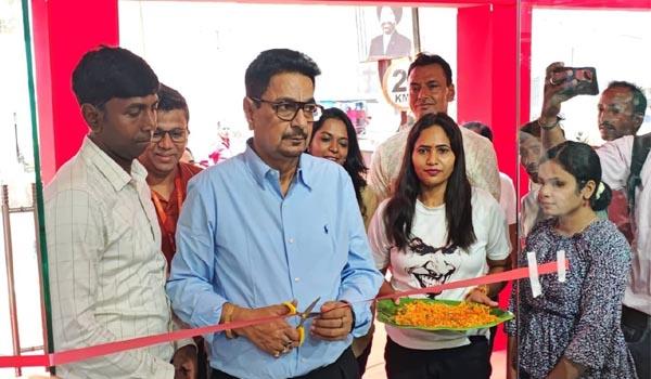 new-showroom-opens-on-court-road-wide-range-of-ready-made-garments-on-display