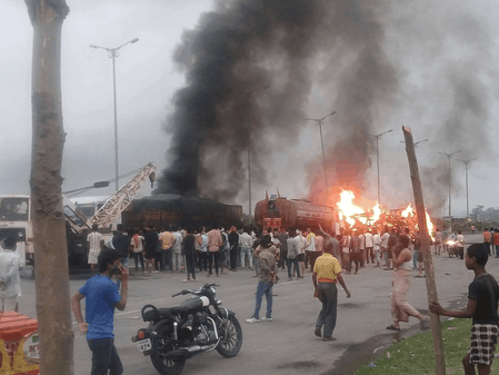 two-killed-as-trucks-collide-and-catch-fire-near-giridih-toll-plaza