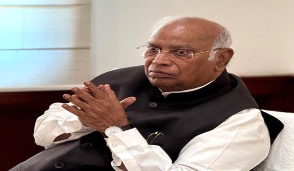 govt-aims-to-rewrite-constitution-grab-power-mallikarjun-kharge-slams-womens-quota-delimitation-move