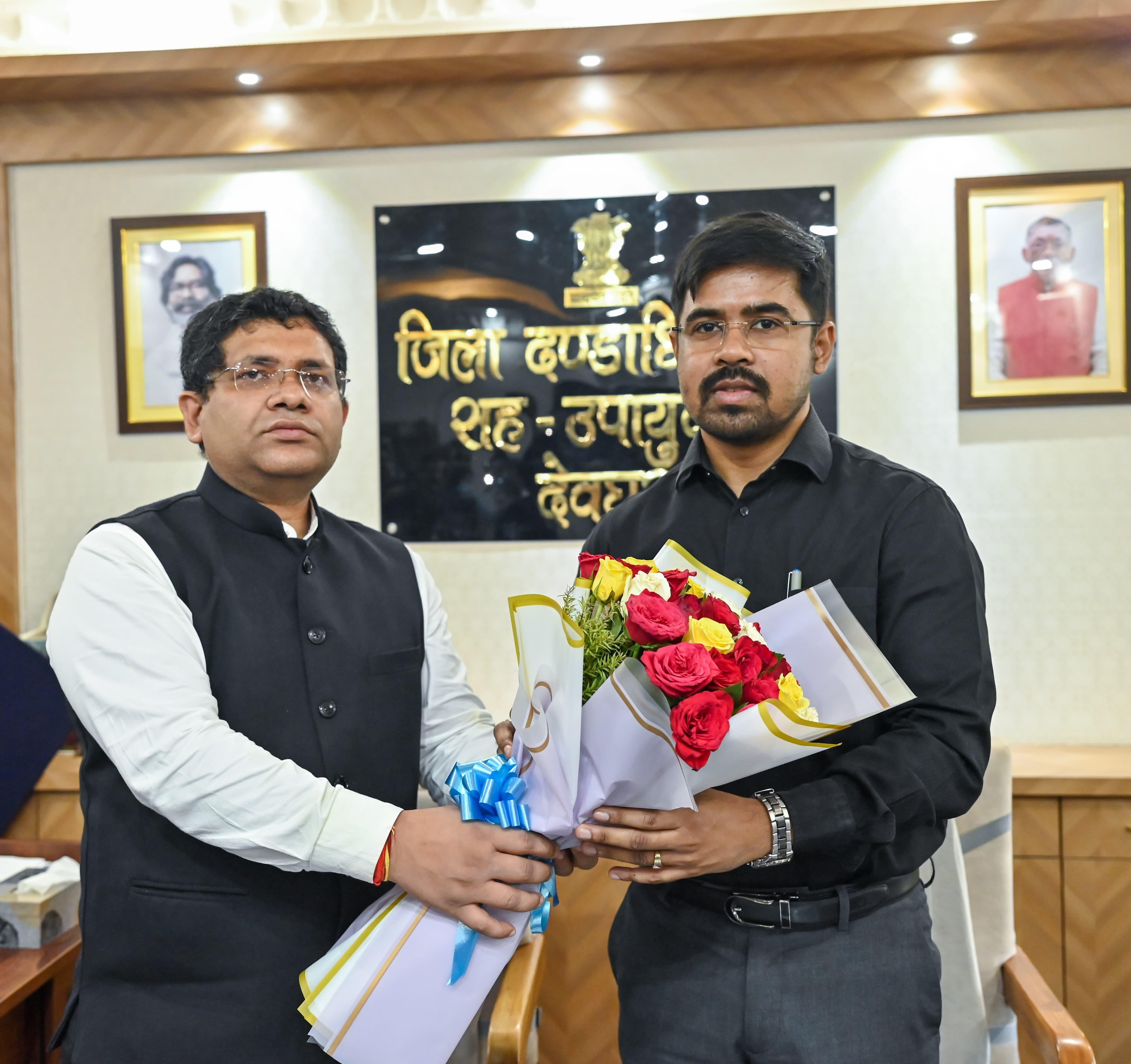 deoghar-gets-new-dc-shashi-prakash-singh-assumes-charge