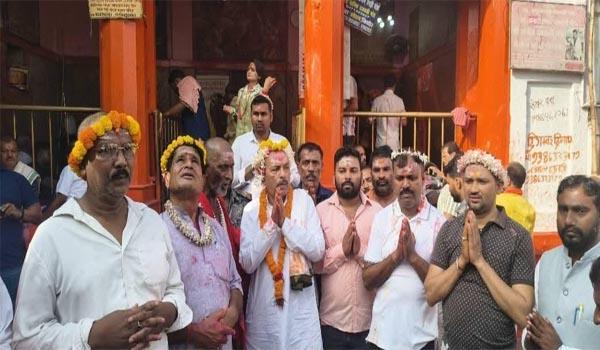 rabindra-nath-mahato-offers-prayers-at-baba-baidyanath-temple-hails-jharkhands-development-wave