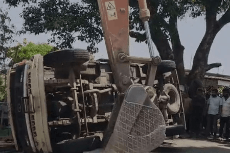 fatal-highway-crash-in-lohardaga-leaves-three-dead-sparks-protest-and-long-traffic-snarl