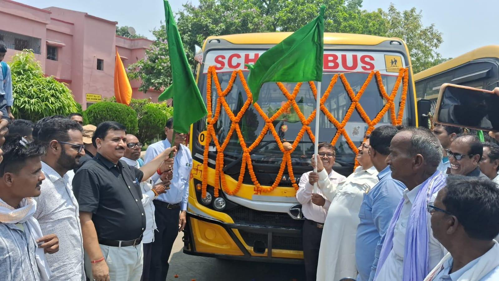 new-bus-service-launched-at-dav-chitra-mla-flags-off-the-vehicle