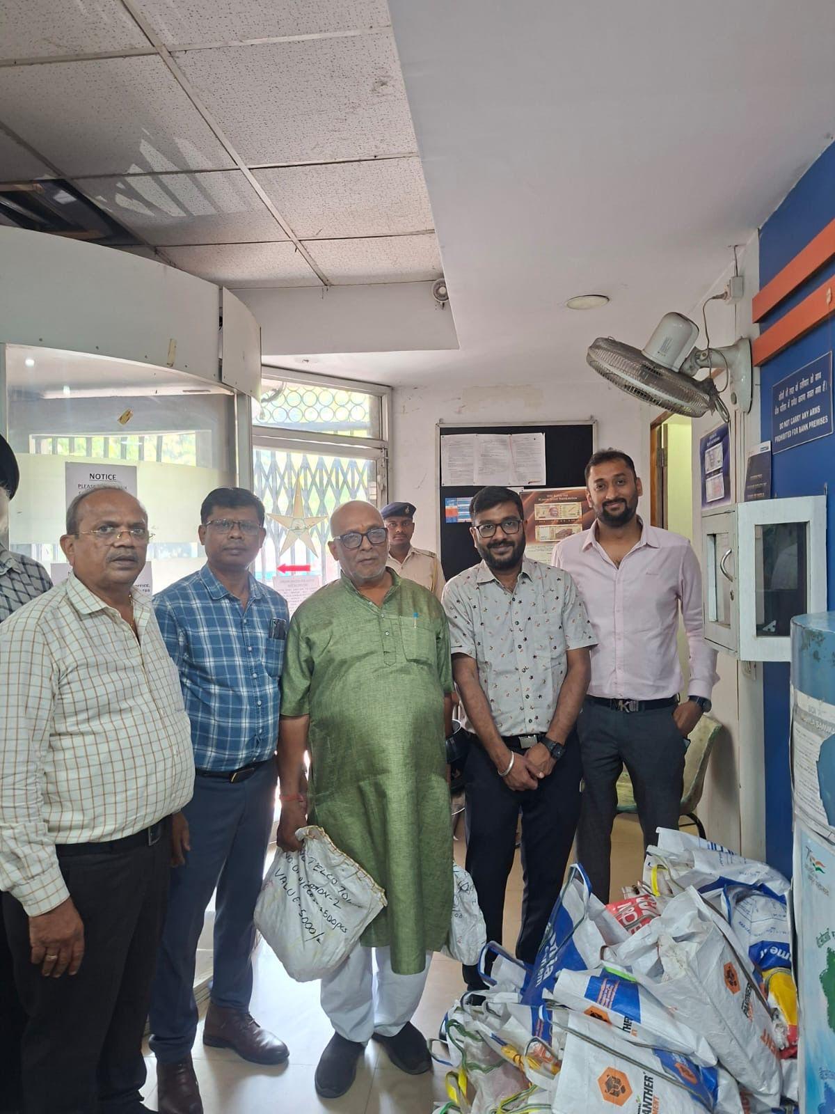singhbhum-chamber-intensifies-coin-distribution-drive-to-ease-market-transactions-in-jamshedpur