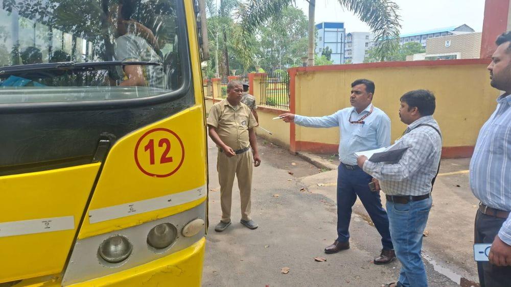 ranchi-authorities-tighten-checks-on-school-transport-overloading-draws-penalties