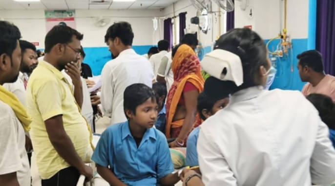 over-250-children-fall-ill-after-consuming-mid-day-meal-in-bihars-saharsa
