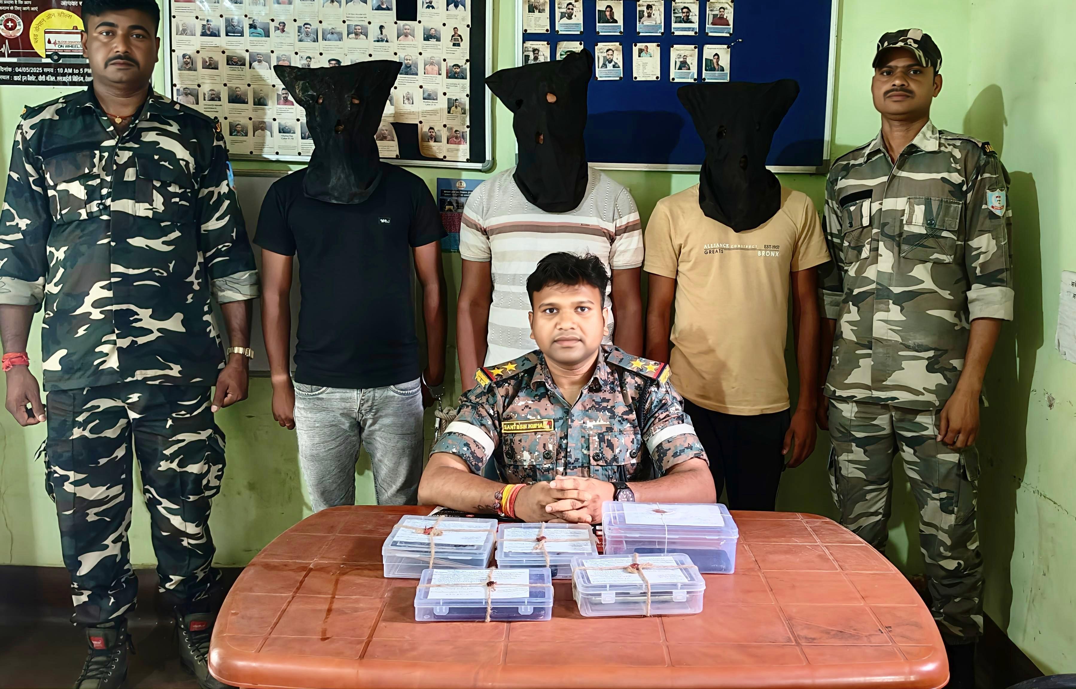 fake-customer-care-cyber-fraud-racket-busted-in-deoghar