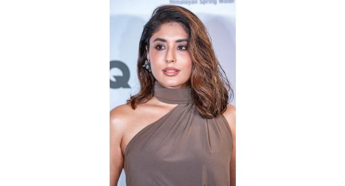 kritika-kamra-says-curtain-bangs-are-her-favourite-retro-style
