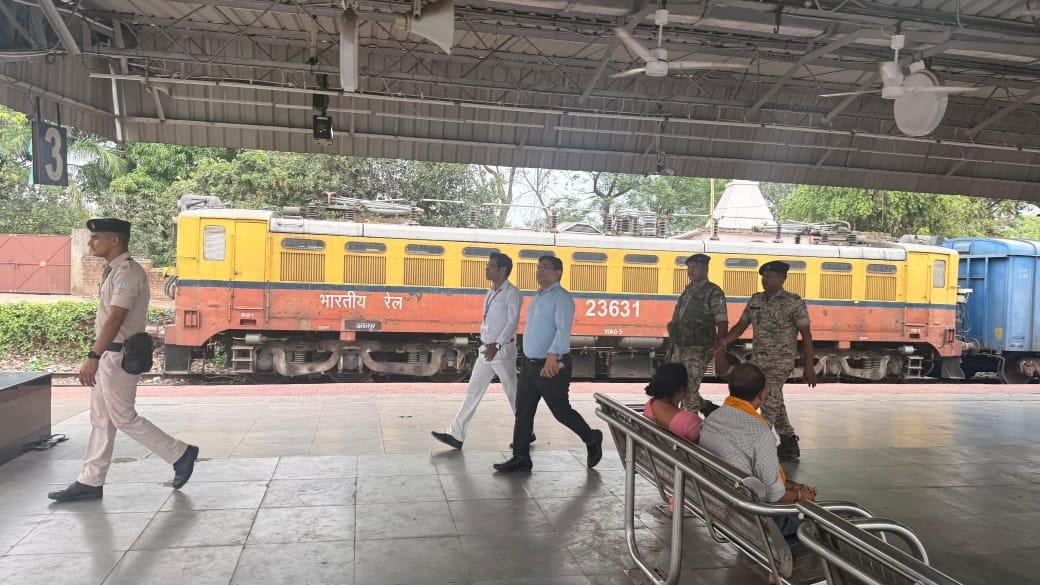 flawless-arrangements-must-be-ensured-at-jasidih-station-for-devotees-during-shravani-mela-dc