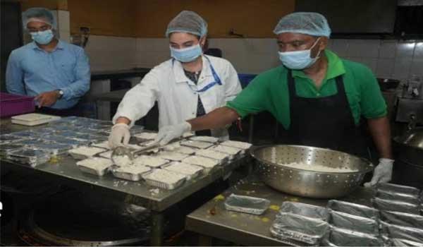 railways-tighten-vigil-on-tatanagar-base-kitchens-to-ensure-fresh-meals