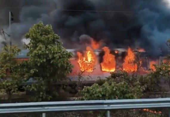 fire-erupts-in-delhi-bound-rajdhani-express-near-kota-passengers-evacuated-safely