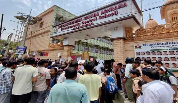 Protest erupts in Jharkhand's Hazaribagh over Class 10 student's death, family seeks justice