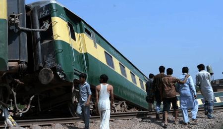 blast-on-jaffar-express-shuttle-in-balochistan-leaves-24-dead-scores-injured
