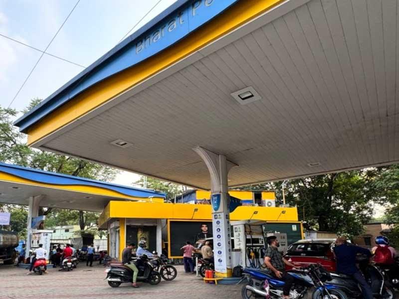 petrol-and-diesel-become-costlier-by-over-rs-260-per-litre-in-jamshedpur