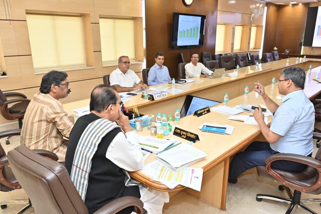 hemant-soren-reviews-finance-commercial-tax-departments-stresses-better-budget-management-and-revenue-growth